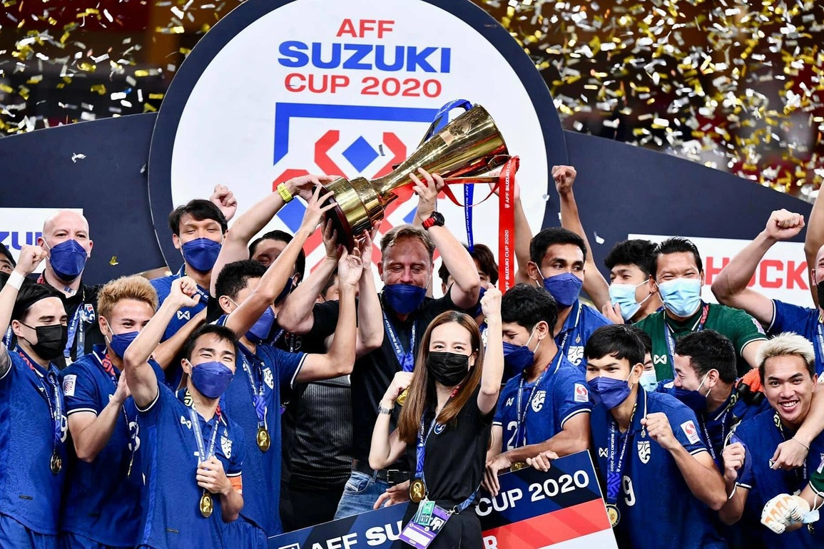 Nữ trưởng đoàn Thái Lan tuyên bố đanh thép khi đội nhà vô địch AFF Cup - 2 Nữ trưởng đoàn Thái Lan tuyên bố đanh thép khi đội nhà vô địch AFF Cup - 2