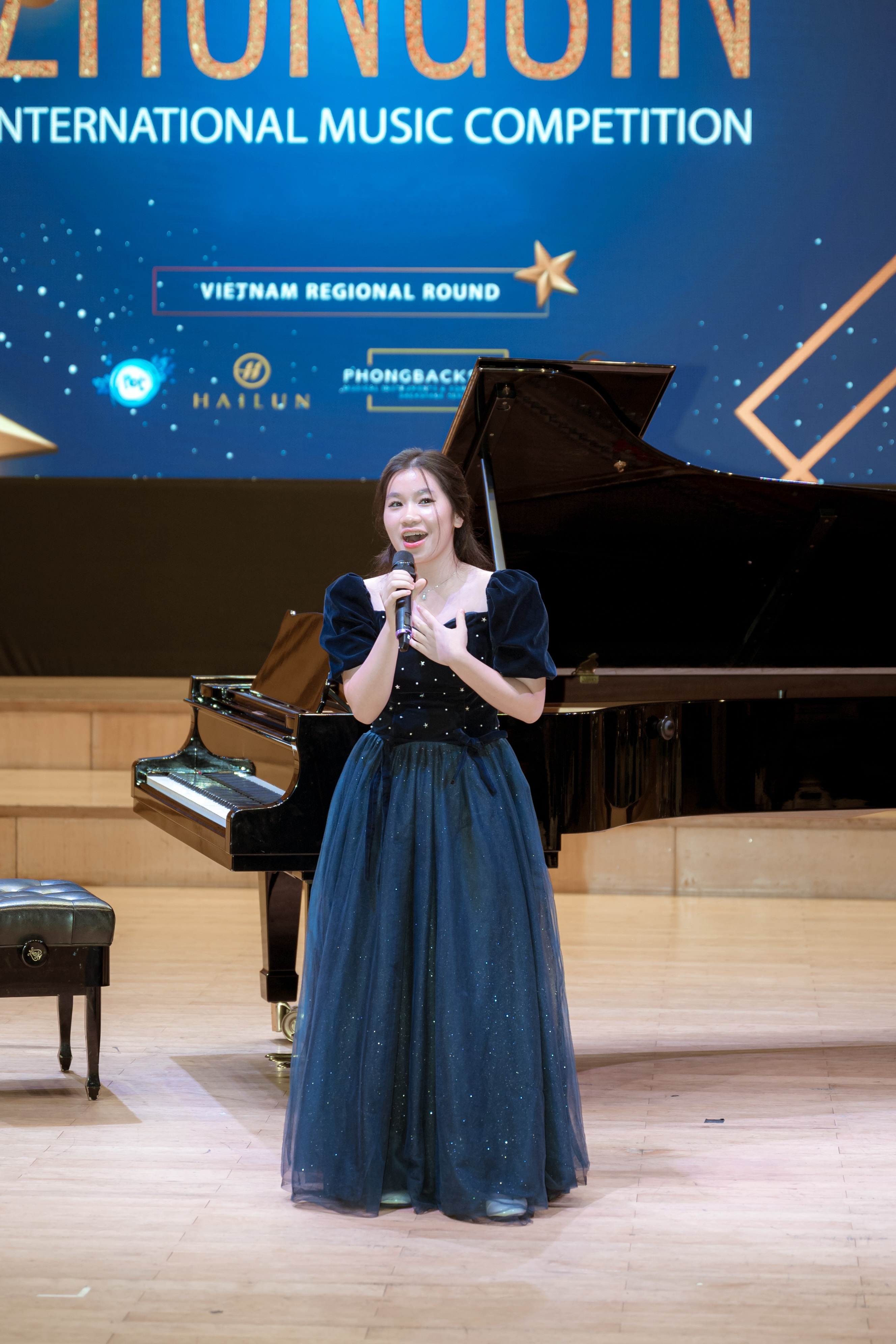 បេក្ខនារីជាង ៤០០នាក់ចូលរួមប្រកួតប្រជែងតន្ត្រីអន្តរជាតិចិន-សិង្ហបុរីនៅវៀតណាម - ១ Hơn 400 thí sinh thi Âm nhạc Quốc tế Trung Quốc - Singapore tại Việt Nam - 1