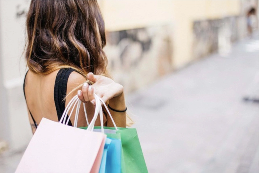 Nữ nhân viên văn phòng cướp tiền cây xăng: Nơi công sở là vỏ bọc! - 2 Nữ nhân viên văn phòng cướp tiền cây xăng: Nơi công sở là vỏ bọc! - 2
