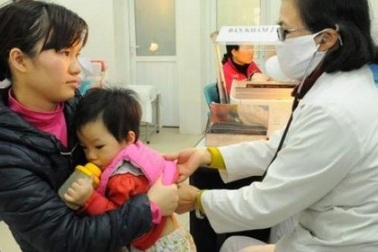 Rét đậm, bác sĩ mách 4 vị trí “vàng” giữ ấm cho trẻ nhiều bố mẹ chưa biết