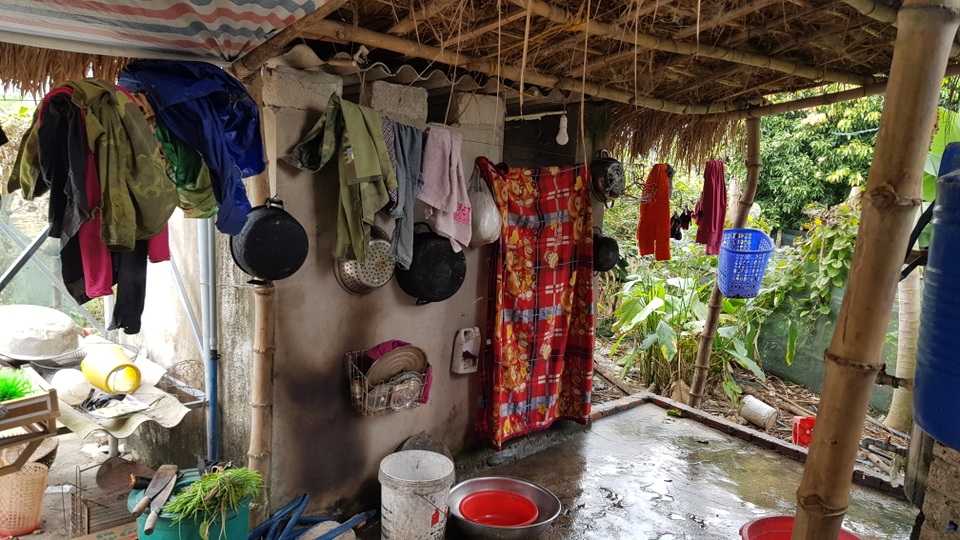 Người mẹ nghèo quặn thắt nhìn con trai chết dần trong căn nhà tàn - 6 Người mẹ nghèo quặn thắt nhìn con trai chết dần trong căn nhà tàn - 6