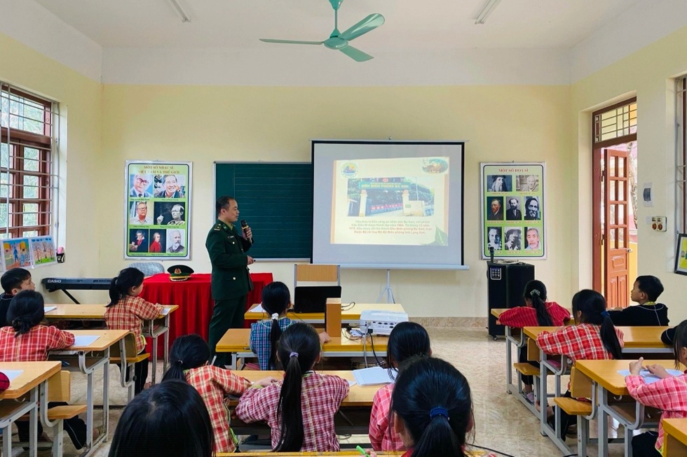 Người lính quân hàm xanh xây “cột mốc chữ” nơi đại ngàn biên giới - 5