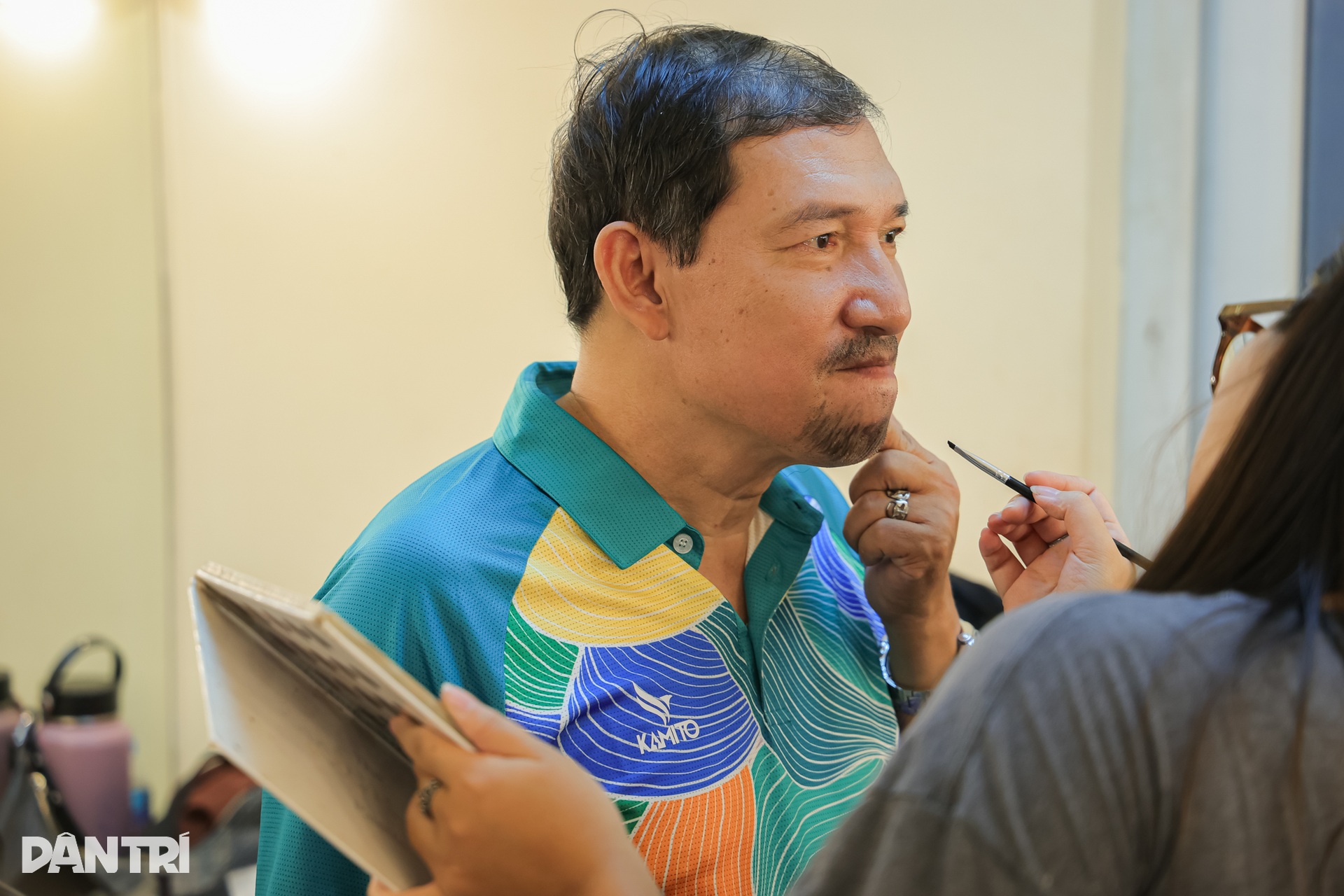 NSƯT Quang Thắng chăm sóc Thanh Hương, khán giả khóc khi xem Bỉ vỏ - 3 NSƯT Quang Thắng chăm sóc Thanh Hương, khán giả khóc khi xem Bỉ vỏ - 3