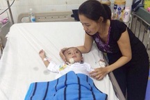 Bé gái bị gia đình chối bỏ đã nhận được gần 1,6 tỷ đồng