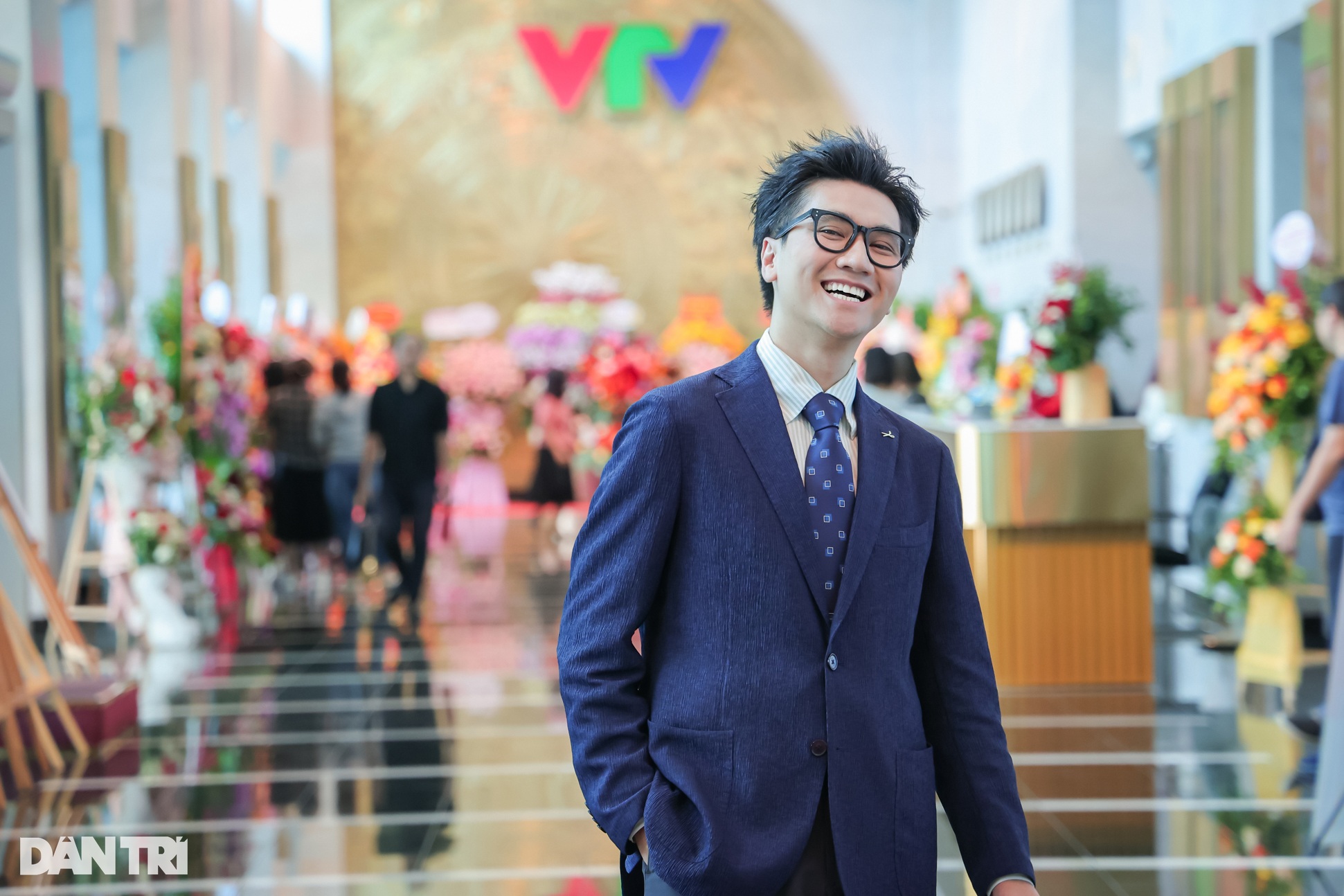 MC Công Tố: “Tôi bật khóc giữa một ngày thu đẹp trời mà không hiểu lý do” - 7 MC Công Tố: “Tôi bật khóc giữa một ngày thu đẹp trời mà không hiểu lý do” - 7