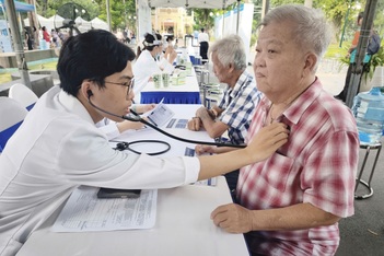 Bộ Y tế chỉ việc người cao tuổi cần làm để phòng bệnh