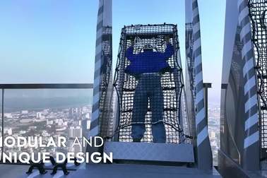 Trò chơi nghiêng người trên tầng 75 tòa nhà chọc trời ở Thái Lan