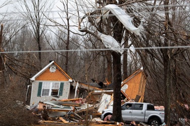 Lốc xoáy xóa sổ nhiều thị trấn Mỹ, nhà xác trước nguy cơ quá tải