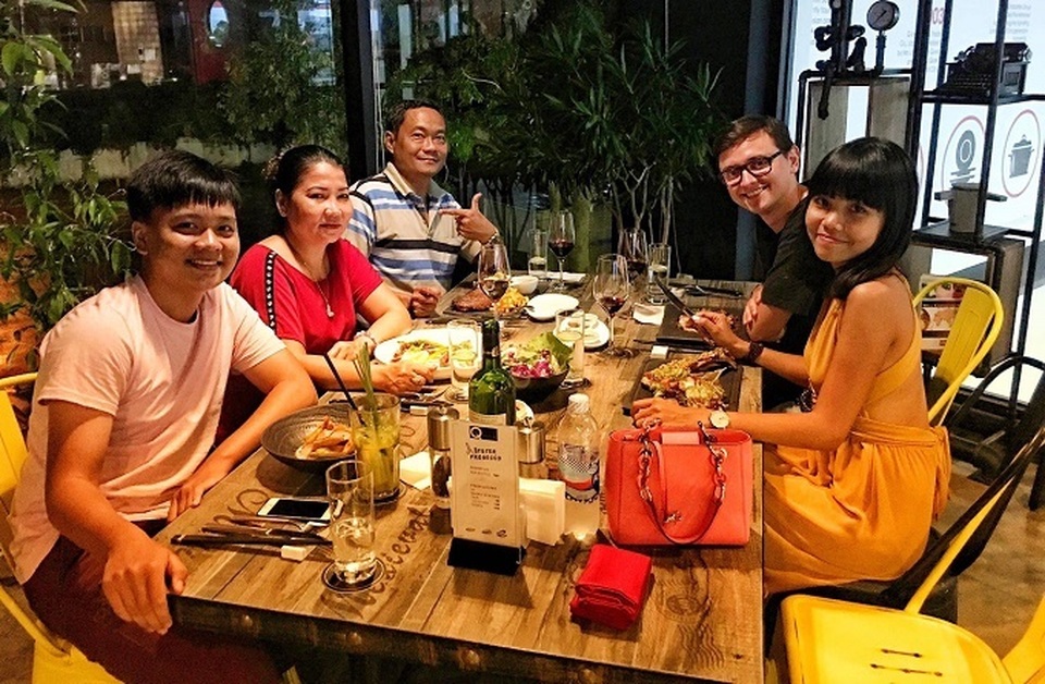 Chuyện tình cổ tích của soái ca người Pháp và cô gái Sài Gòn xinh đẹp - 2 Chuyện tình cổ tích của soái ca người Pháp và cô gái Sài Gòn xinh đẹp - 2
