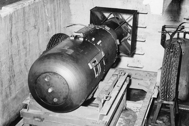 Bom nguyên tử hoạt động thế nào?