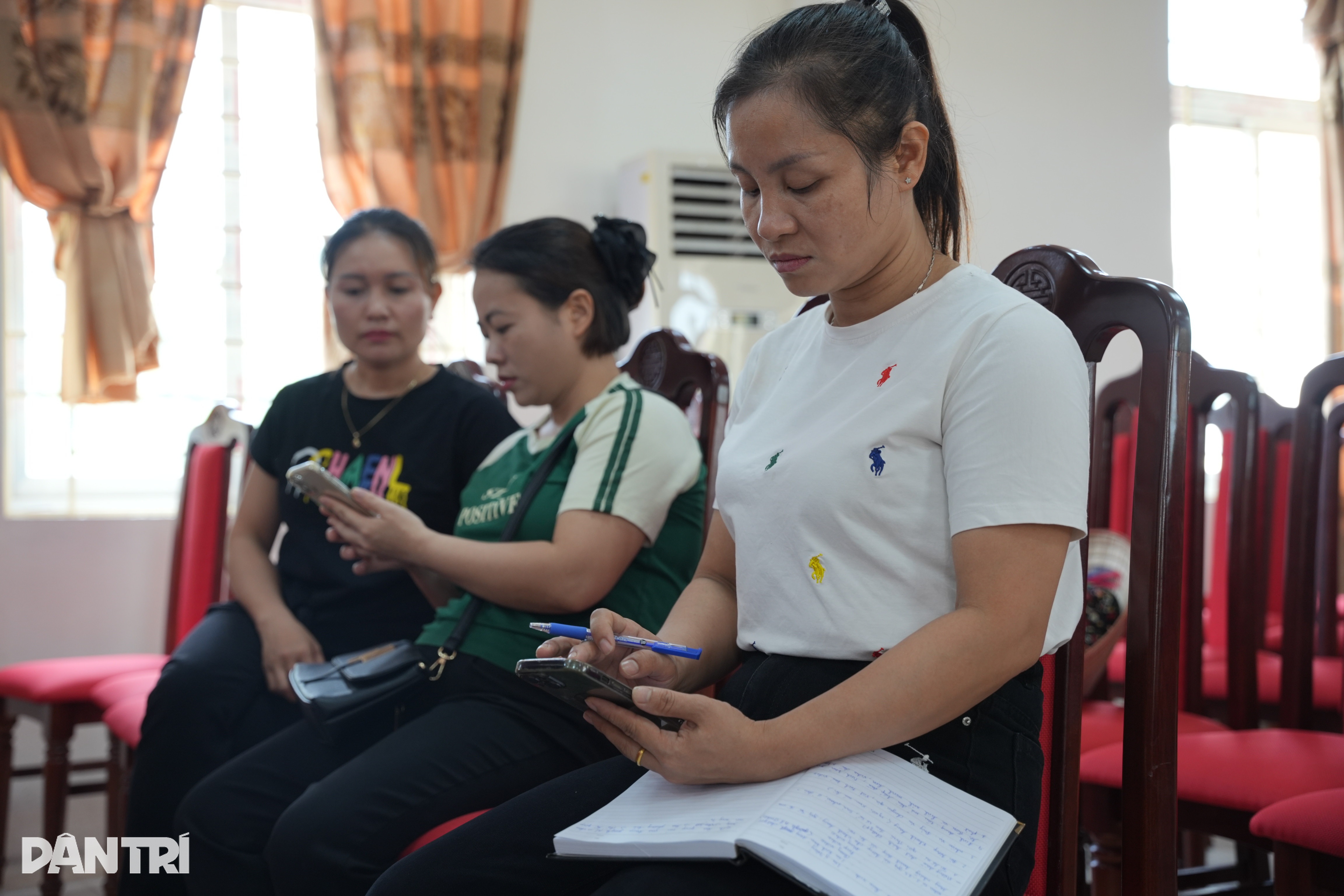 Về nơi cả làng học livestream, nghệ nhân U70 dùng AI quảng cáo - 1