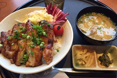 "Khó cưỡng" khi đến sân bay có đồ ăn ngon nhất thế giới