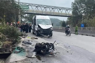 Xe khách va chạm với xe máy, 2 người tử vong