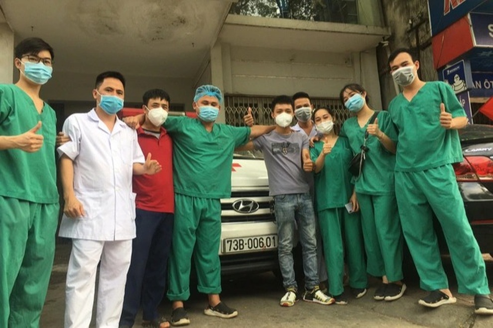 Tài xế xe cấp cứu 2 lần tình nguyện lao vào tâm dịch - 2 Tài xế xe cấp cứu 2 lần tình nguyện lao vào tâm dịch - 2
