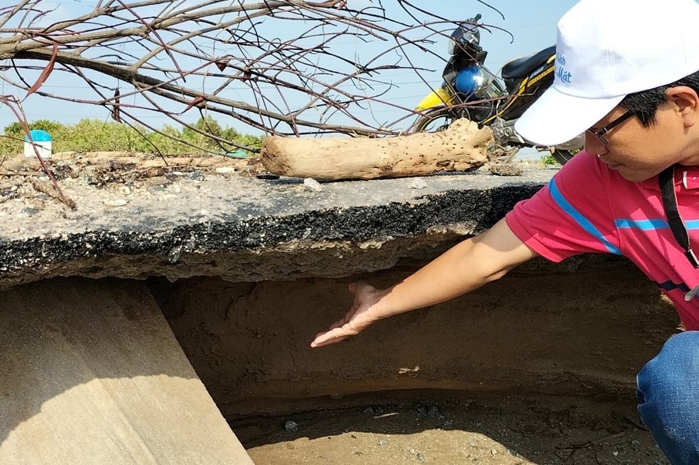 Chủ tịch Bạc Liêu chỉ đạo khẩn cứu đê biển - 1 Chủ tịch Bạc Liêu chỉ đạo khẩn cứu đê biển - 1