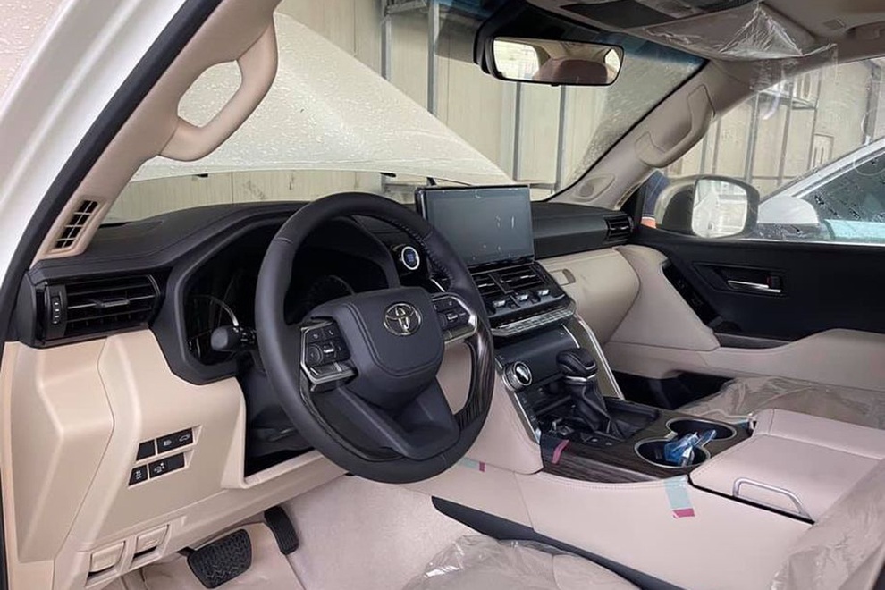 Cháy hàng toàn cầu, Land Cruiser 2022 vẫn về với đại gia Việt - 3 Cháy hàng toàn cầu, Land Cruiser 2022 vẫn về với đại gia Việt - 3