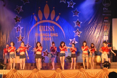 Nữ sinh Hà Nội “so” tài, sắc