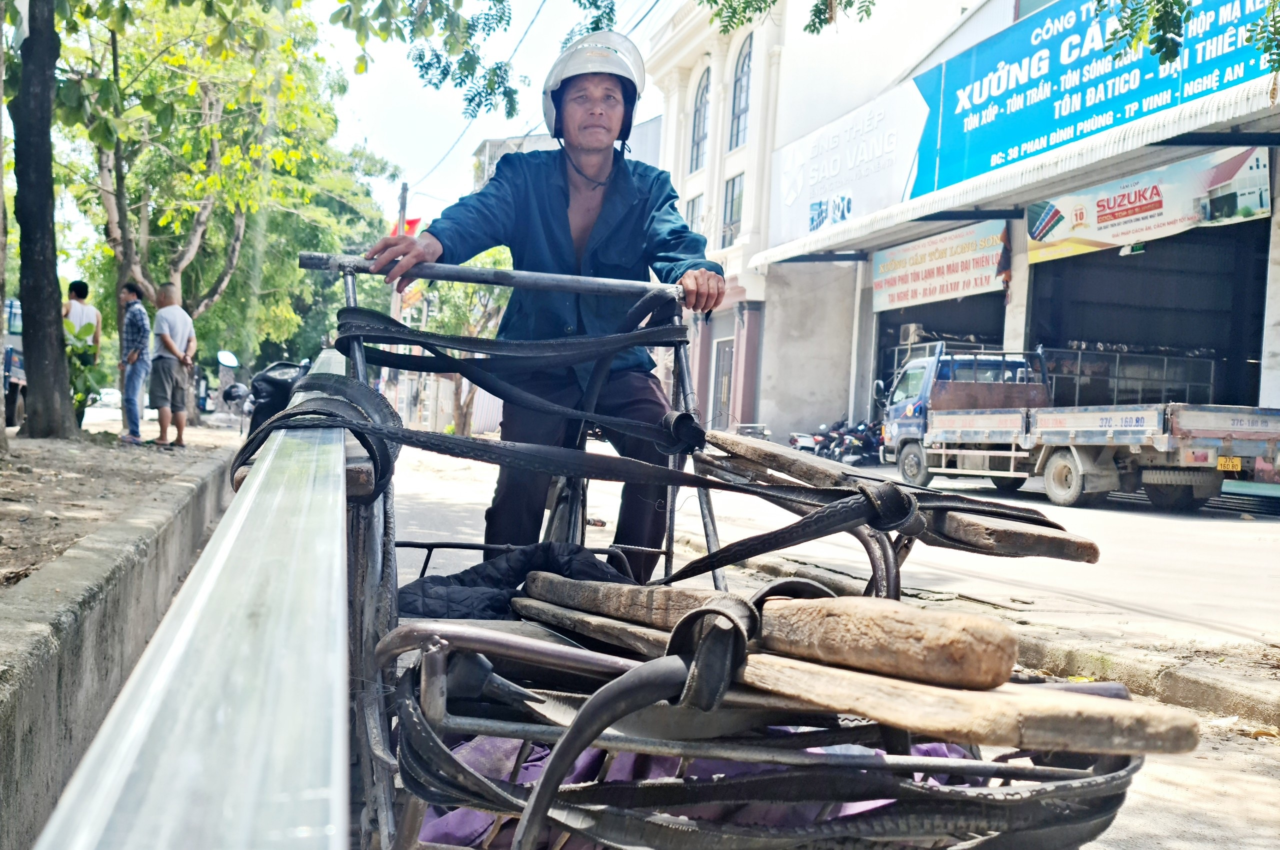Muôn nẻo mưu sinh nơi chảo lửa thành Vinh - 13 Muôn nẻo mưu sinh nơi chảo lửa thành Vinh - 13