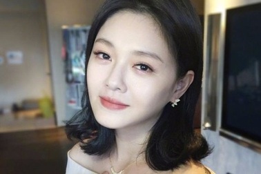 Từ Hy Viên nghẹn ngào khi gặp chồng mới sau 24 năm xa cách