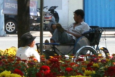 Xóa nghèo ở quận giàu nhất TPHCM: Khó!