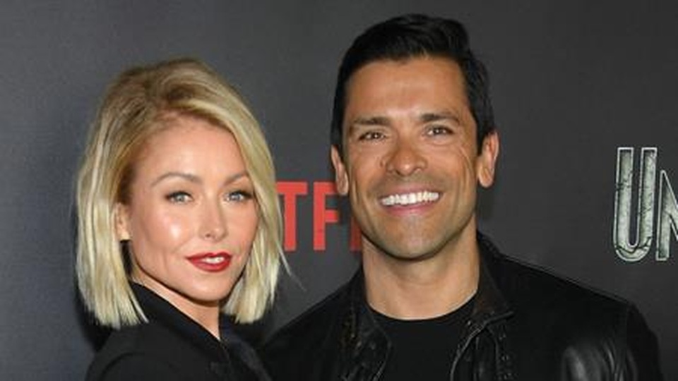 Khi các sao đình đám từng làm vũ công thoát y - 1