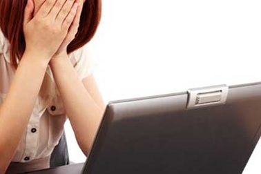 Bẽ bàng phát hiện tin nhắn sex của chồng và cô sinh viên thực tập