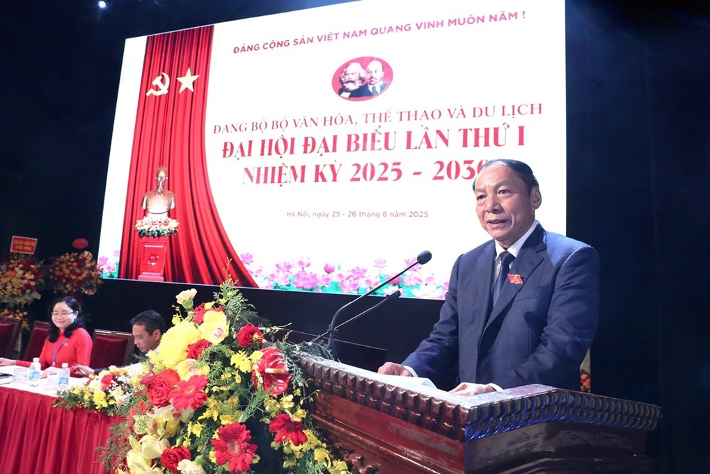 “Phát triển văn hóa là sự nghiệp của toàn Đảng, toàn dân” - 1 “Phát triển văn hóa là sự nghiệp của toàn Đảng, toàn dân” - 1