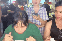 Quán ăn TPHCM thử thách "ăn uống khổng lồ", khách nhận chục triệu đồng