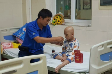 Kỳ tích đến với bé trai bị ung thư mắt