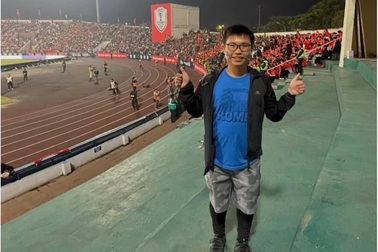 Tiết lộ thú vị của cổ động viên Singapore duy nhất trên sân Việt Trì