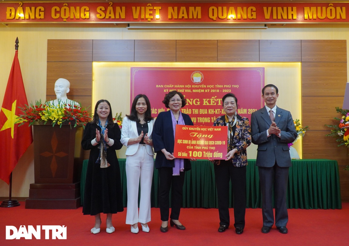 200 suất học bổng đến với học sinh nghèo ảnh hưởng bởi dịch bệnh Covid-19 - 1 200 suất học bổng đến với học sinh nghèo ảnh hưởng bởi dịch bệnh Covid-19 - 1