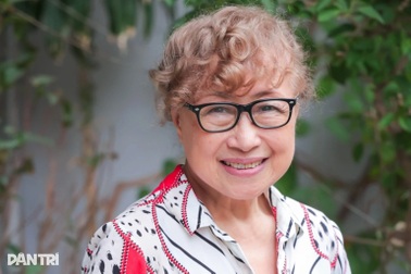 "Giọng đọc huyền thoại" Kim Tiến: U80 sống bình lặng, con chồng yêu thương