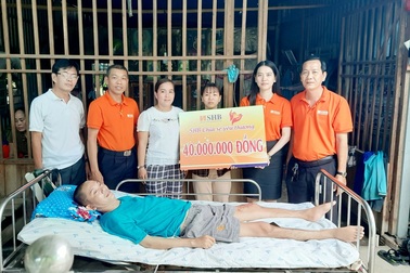 Bạn đọc tiếp tục giúp đỡ hoàn cảnh người đàn ông nằm liệt giường