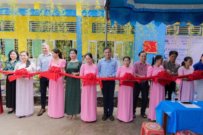 Lễ cắt băng khánh thành.
