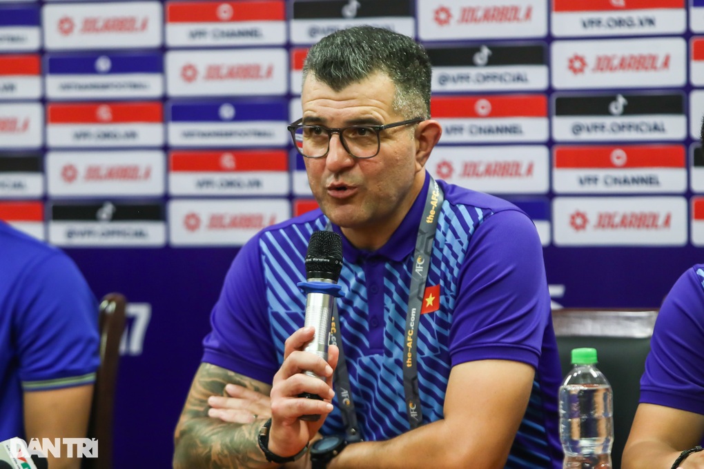 HLV Cristiano Roland: Kyrgyzstan chỉ cố phá lối chơi của U17 Việt Nam - 1 HLV Cristiano Roland: Kyrgyzstan chỉ cố phá lối chơi của U17 Việt Nam - 1