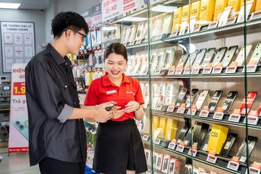 Loạt điện thoại đời cũ điều chỉnh giá, hỗ trợ trả góp