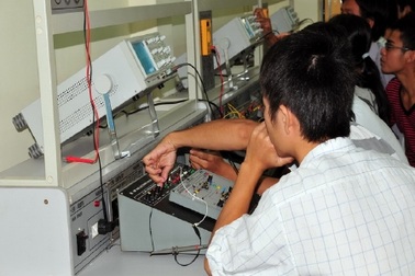 Điện tử - Viễn thông: Ngành học của sự đam mê và tính sáng tạo