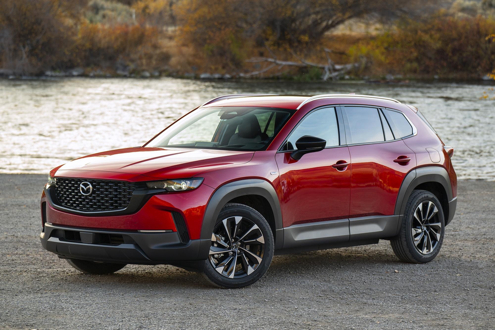 View - Toyota Corolla Cross 2025 có thêm màu đỏ vốn là đặc trưng trên xe Mazda | Báo Dân trí