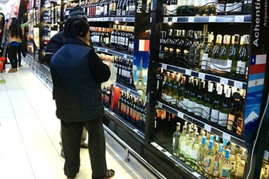 “Ma trận” rượu ngoại biếu Tết