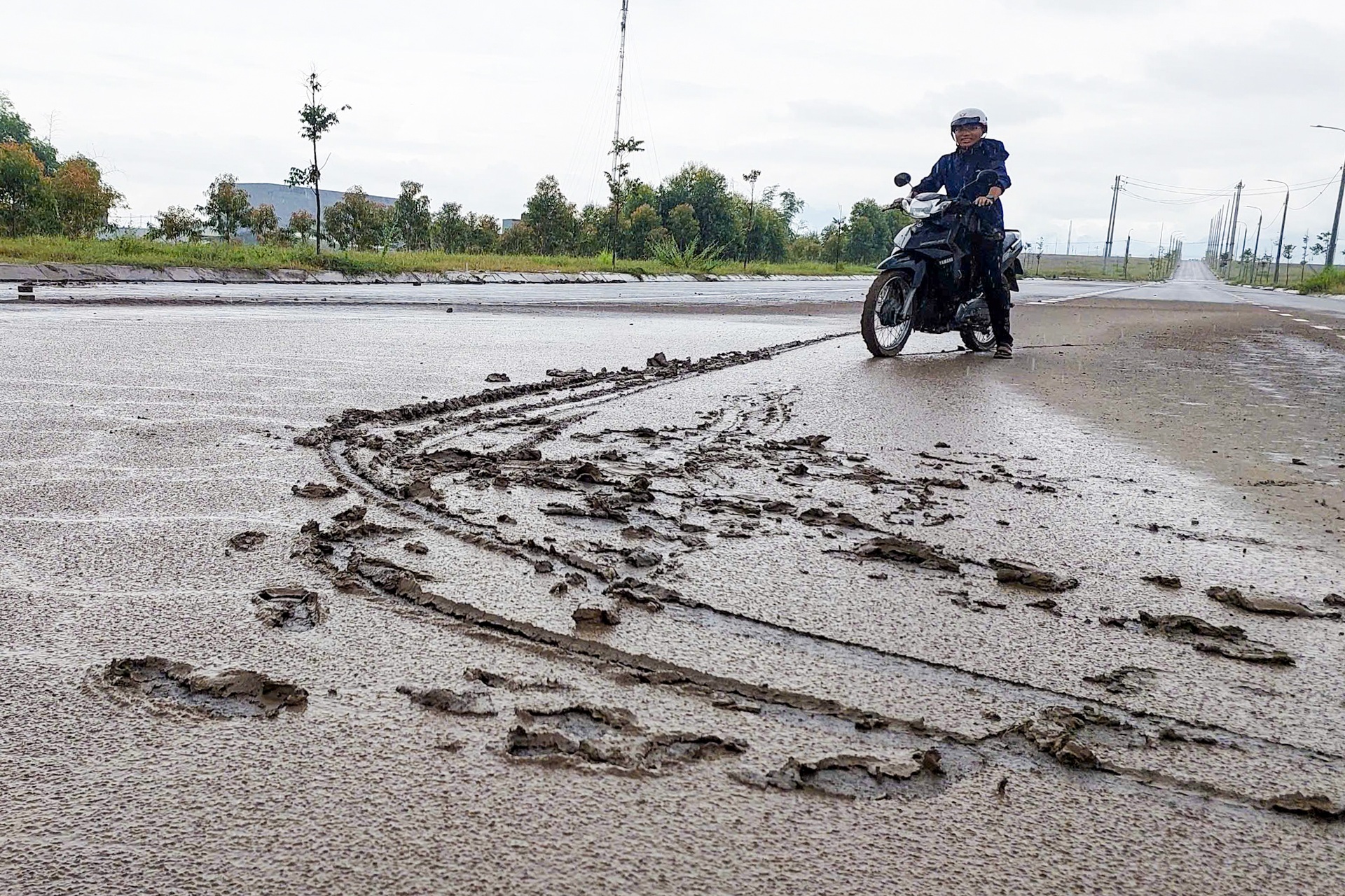 Cụm công nghiệp trăm tỷ “kẹt” đường vào, dê chạy tung tăng - 3