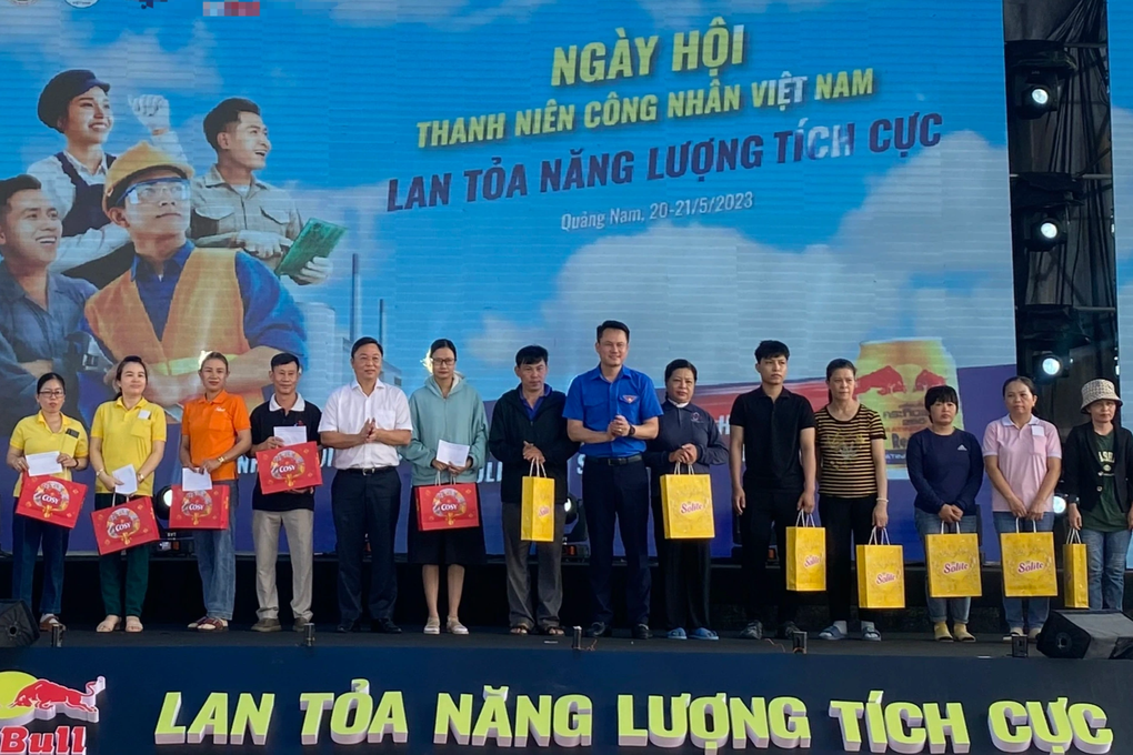 Công nhân trẻ lan tỏa năng lượng tích cực - 1 Công nhân trẻ lan tỏa năng lượng tích cực - 1