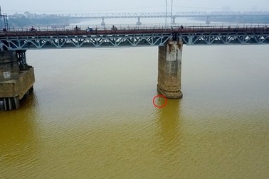 Quả bom dưới chân cầu Long Biên sẽ được xử lý như thế nào?