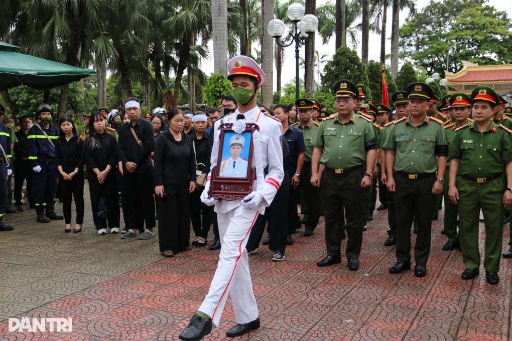 Em yên tâm an nghỉ, gia đình rất tự hào về em! - 3 Em yên tâm an nghỉ, gia đình rất tự hào về em! - 3