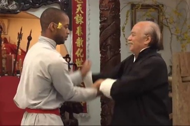 Đại sư Nam Anh chỉ dạy cho các đệ tử