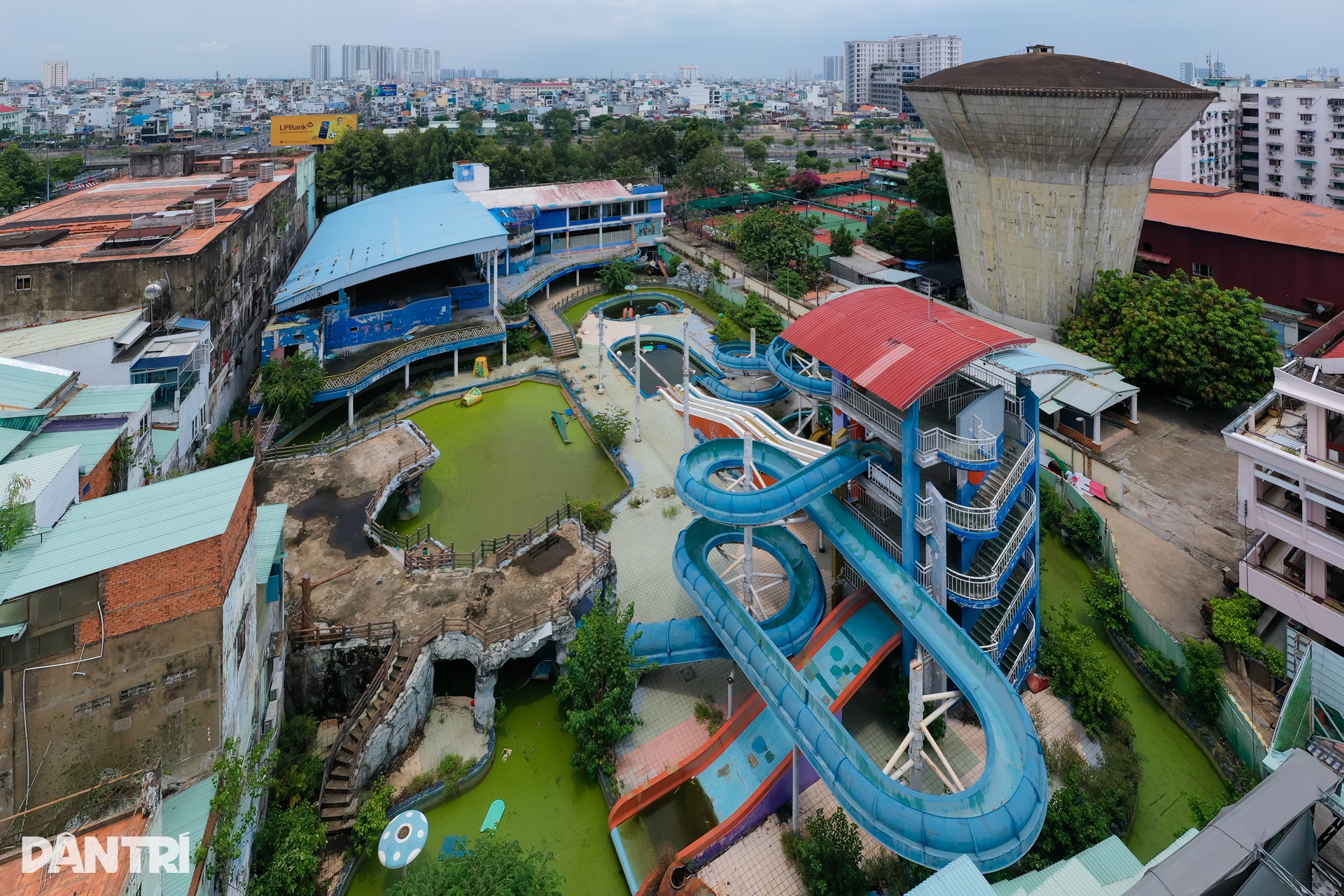 Cảnh hoang tàn của những công viên nước nổi tiếng một thời ở TPHCM - 1 Cảnh hoang tàn của những công viên nước nổi tiếng một thời ở TPHCM - 1