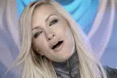 Caprice trổ tài ca hát