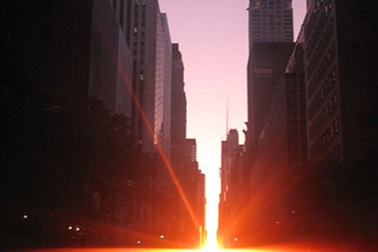 “Manhattanhenge” - Cuộc trình diễn ánh sáng kỳ diệu của tạo hóa 
