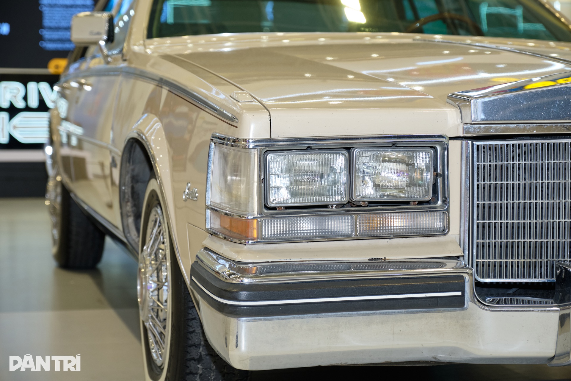 Bộ ba xe cổ hàng hiếm hội tụ tại Hà Nội: Hơn 50 năm vẫn chạy tốt - 24