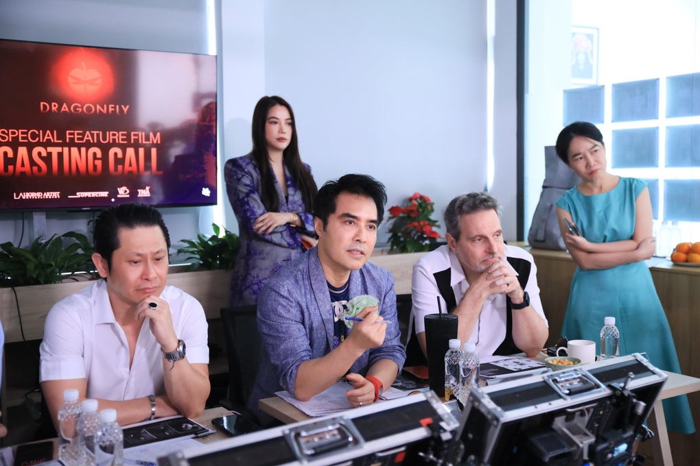 Trương Ngọc Ánh đưa nhà làm phim Mỹ khám phá Việt Nam - 1 Trương Ngọc Ánh đưa nhà làm phim Mỹ khám phá Việt Nam - 1