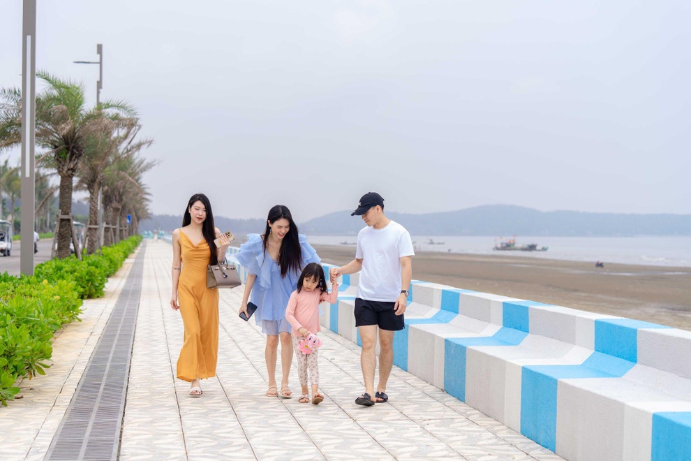Vlasta - Sầm Sơn đón hàng chục nghìn du khách trong dịp nghỉ lễ 30/4-1/5 - 6 Vlasta - Sầm Sơn đón hàng chục nghìn du khách trong dịp nghỉ lễ 30/4-1/5 - 6